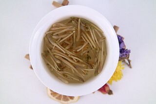《清平调·其一》原文译文赏析（清平调其一这首古诗）
